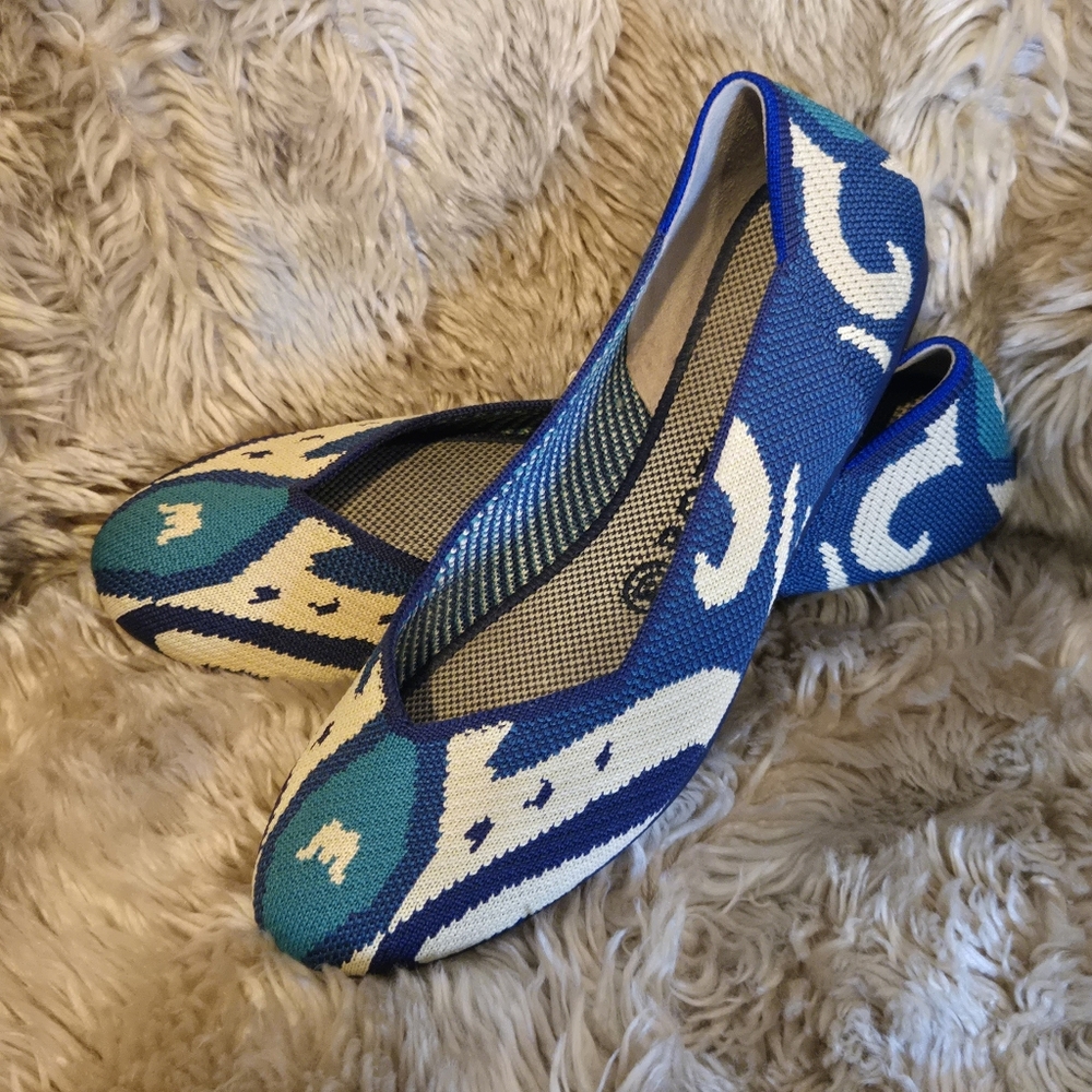 Rothy's RETIRED Moroccan Blue Ikat Print Round Toe Flat Size 7.5 Women's Shoes